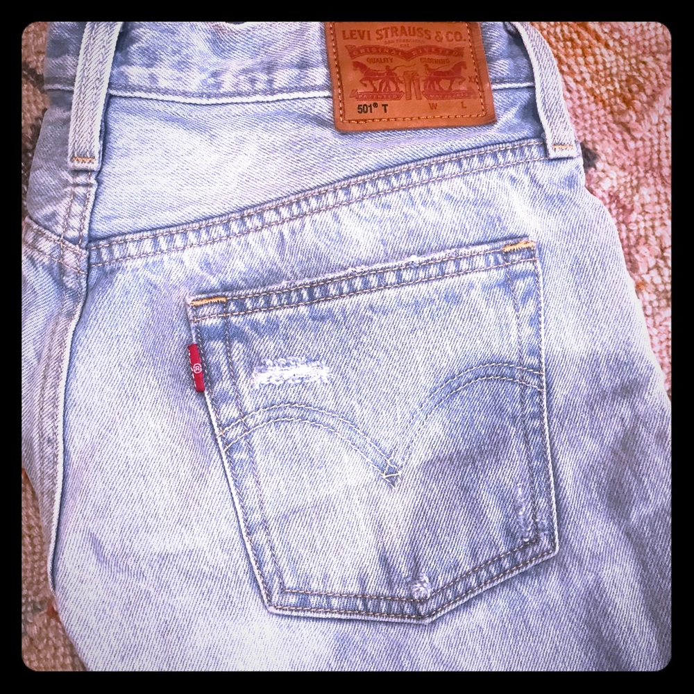 Distressed Levi boyfriend jeans